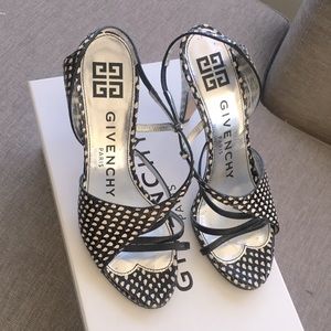 Givenchy strapping black and white sandal